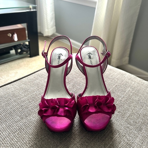 FIONI Magenta Ruffle Heels Size 8 - Picture 5 of 7